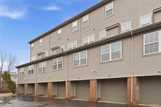 2912 Barclay Way, Ann Arbor, MI 48105