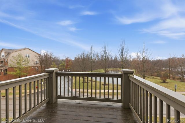 2912 Barclay Way, Ann Arbor, MI 48105