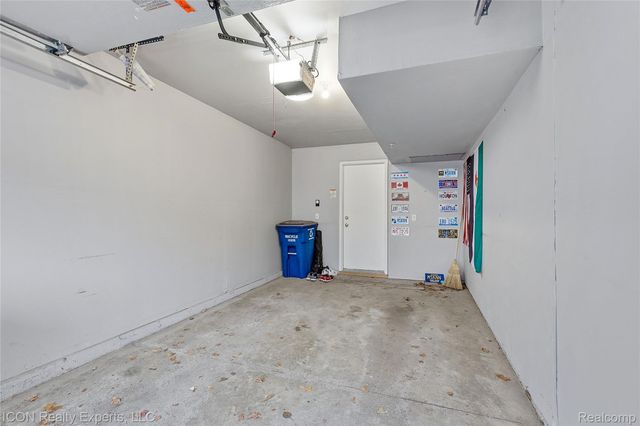 2912 Barclay Way, Ann Arbor, MI 48105