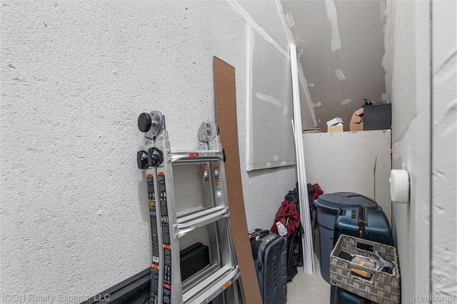 2912 Barclay Way, Ann Arbor, MI 48105