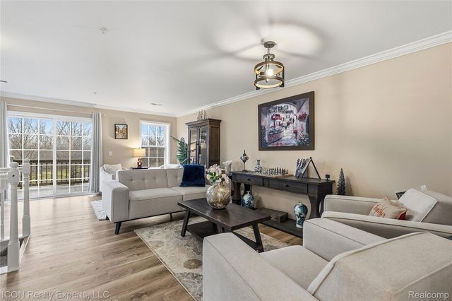 2912 Barclay Way, Ann Arbor, MI 48105