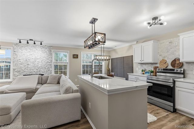 2912 Barclay Way, Ann Arbor, MI 48105