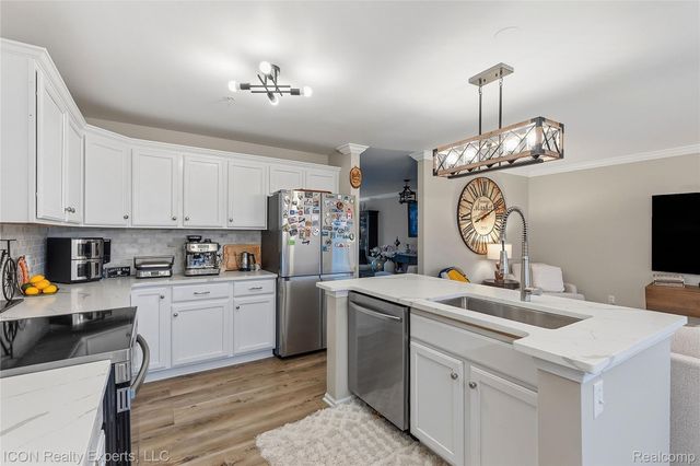 2912 Barclay Way, Ann Arbor, MI 48105