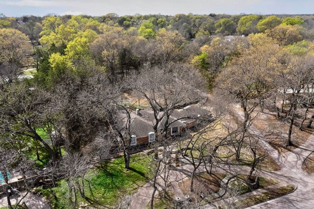 266 N Creekwood Drive, Lancaster, TX 75146