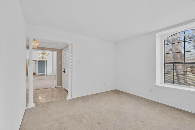 266 N Creekwood Drive, Lancaster, TX 75146