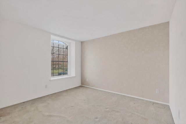 266 N Creekwood Drive, Lancaster, TX 75146