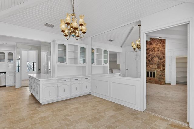 266 N Creekwood Drive, Lancaster, TX 75146