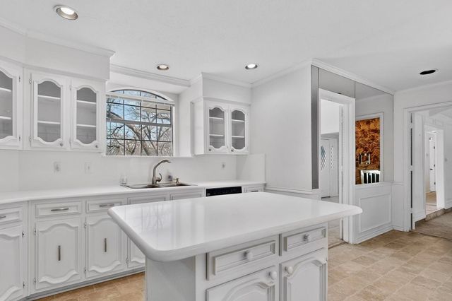 266 N Creekwood Drive, Lancaster, TX 75146