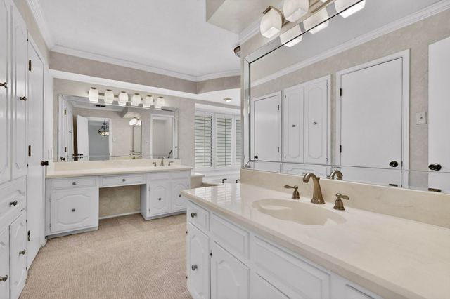 266 N Creekwood Drive, Lancaster, TX 75146