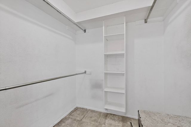 266 N Creekwood Drive, Lancaster, TX 75146