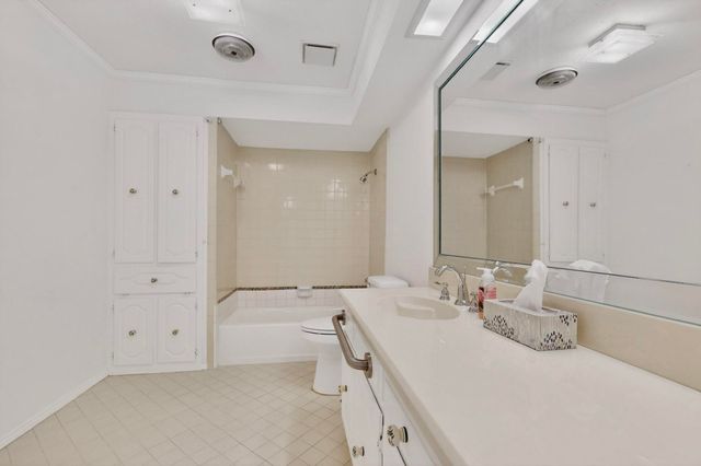 266 N Creekwood Drive, Lancaster, TX 75146