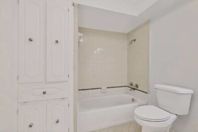 266 N Creekwood Drive, Lancaster, TX 75146