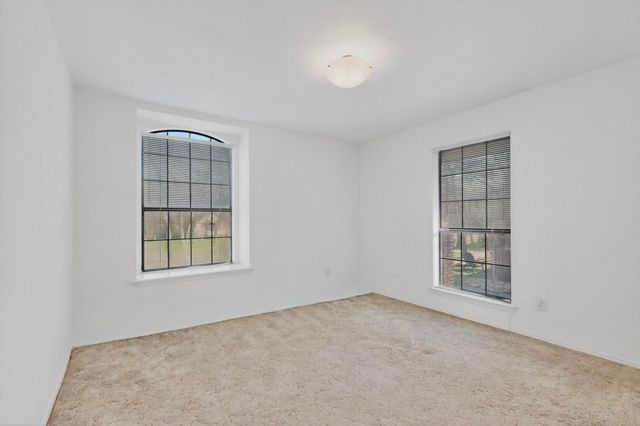 266 N Creekwood Drive, Lancaster, TX 75146