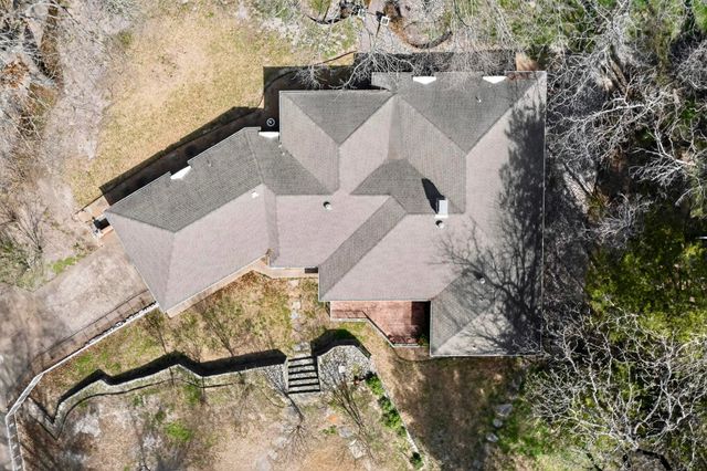 266 N Creekwood Drive, Lancaster, TX 75146