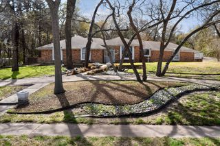 266 N Creekwood Drive, Lancaster, TX 75146