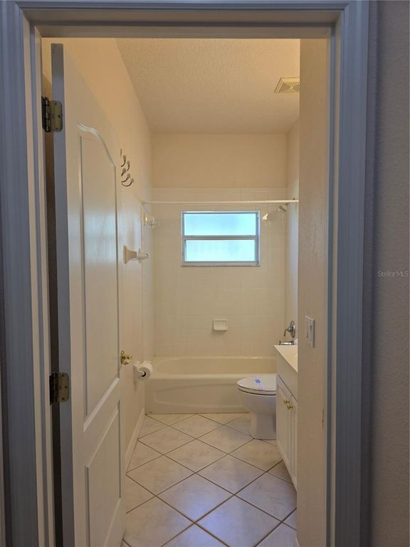 Image 17 of property listing at 2282 FENTON AVENUE, Clermont, FL 34711