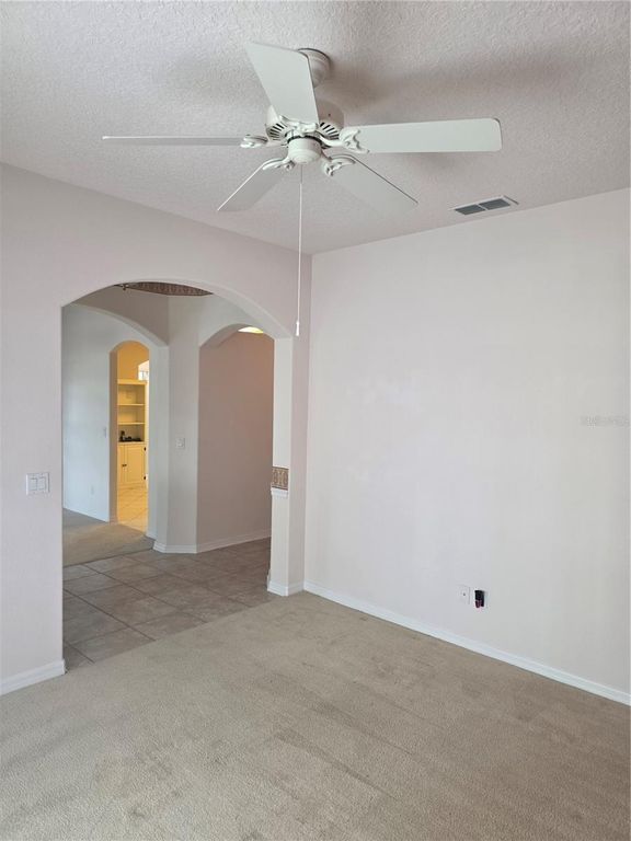 Image 9 of property listing at 2282 FENTON AVENUE, Clermont, FL 34711