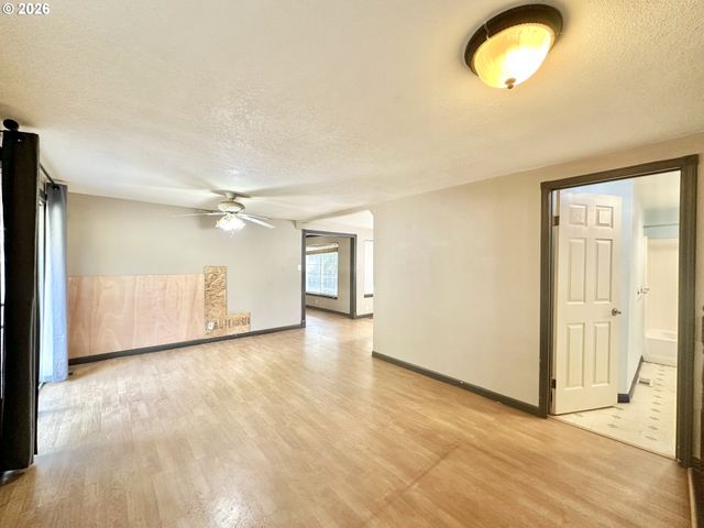 20125 Se FOSTER Rd, Damascus, OR 97089