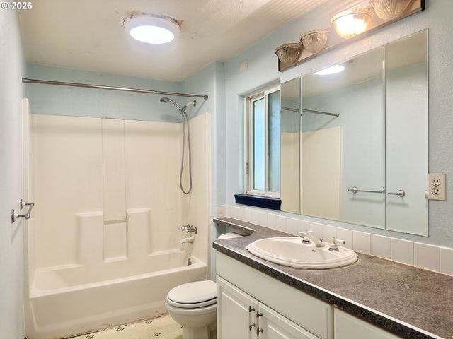 20125 Se FOSTER Rd, Damascus, OR 97089