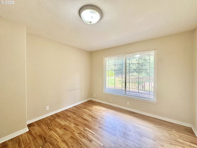 20125 Se FOSTER Rd, Damascus, OR 97089