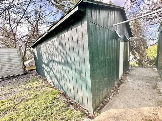 20125 Se FOSTER Rd, Damascus, OR 97089