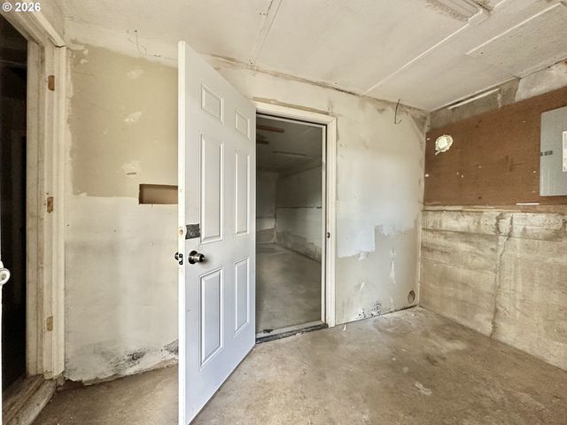 20125 Se FOSTER Rd, Damascus, OR 97089