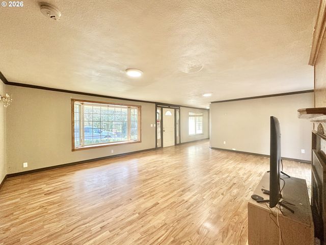 20125 Se FOSTER Rd, Damascus, OR 97089