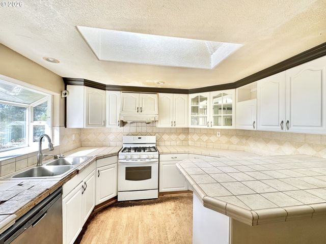 20125 Se FOSTER Rd, Damascus, OR 97089