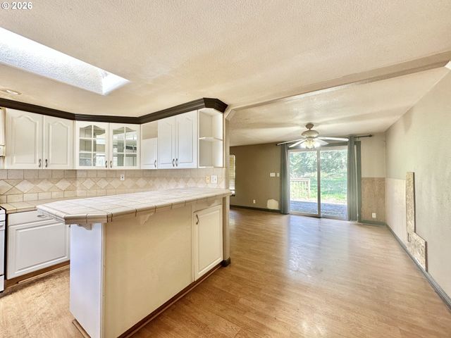 20125 Se FOSTER Rd, Damascus, OR 97089