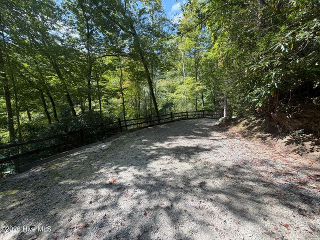 22 Nantahala Harbor Drive, Topton, NC 28781