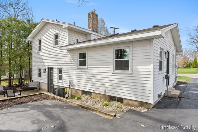 1510 Southlawn Drive SW, Wyoming, MI 49509