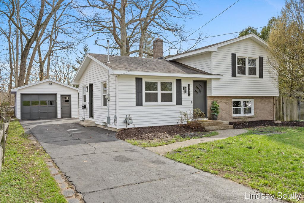 1510 Southlawn Drive SW, Wyoming, MI 49509