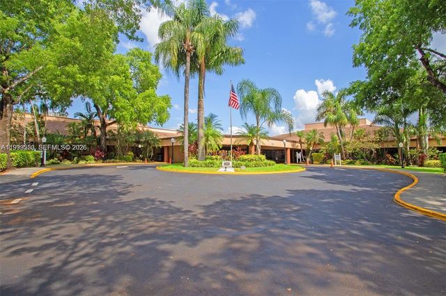 8901 Sunrise Lakes Boulevard 204, Sunrise, FL 33322
