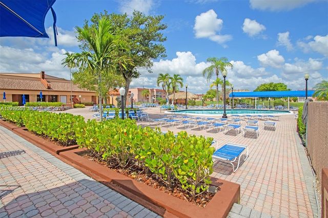 8901 Sunrise Lakes Boulevard 204, Sunrise, FL 33322