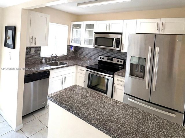 8901 Sunrise Lakes Boulevard 204, Sunrise, FL 33322