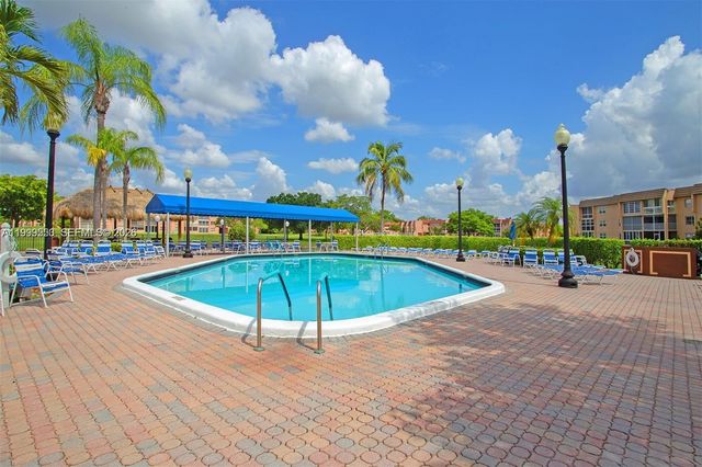 8901 Sunrise Lakes Boulevard 204, Sunrise, FL 33322