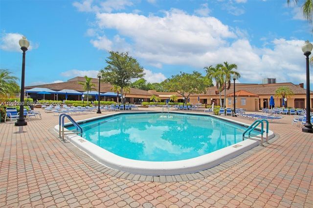 8901 Sunrise Lakes Boulevard 204, Sunrise, FL 33322