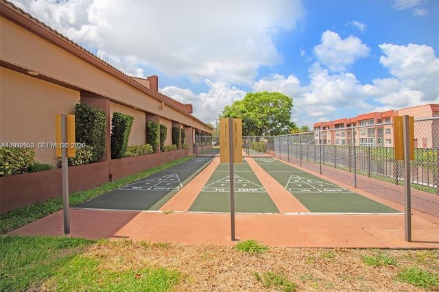 8901 Sunrise Lakes Boulevard 204, Sunrise, FL 33322