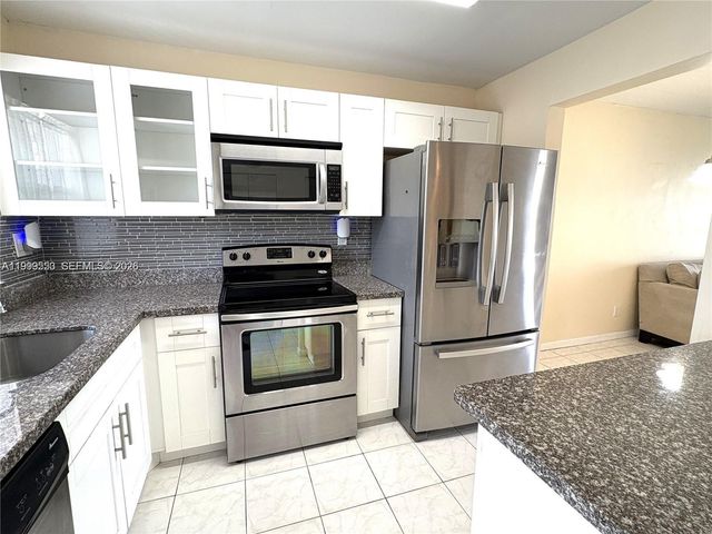 8901 Sunrise Lakes Boulevard 204, Sunrise, FL 33322