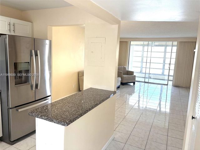 8901 Sunrise Lakes Boulevard 204, Sunrise, FL 33322