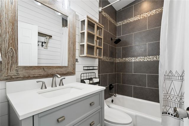 2533 Brookland Drive NE, Cedar Rapids, IA 52402
