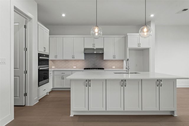 124 Ensberg LN, Liberty Hill, TX 78642