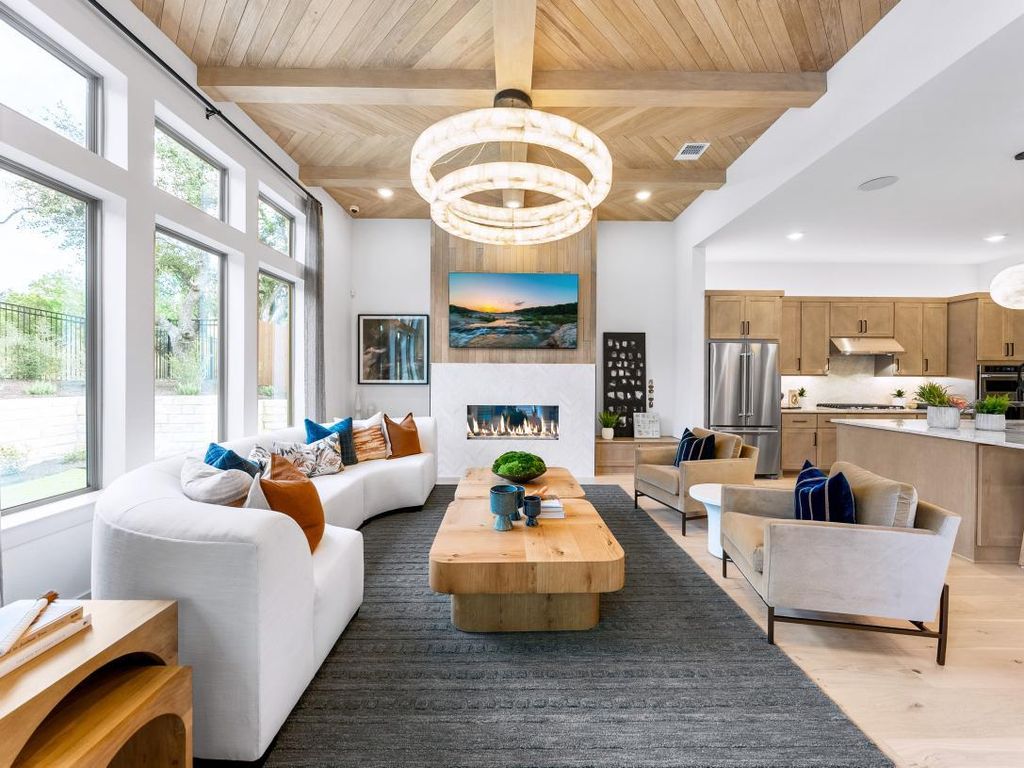 124 Ensberg LN, Liberty Hill, TX 78642