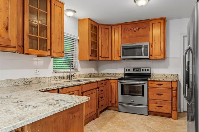 409 E GULLEY AVENUE, Oakland, FL 34760