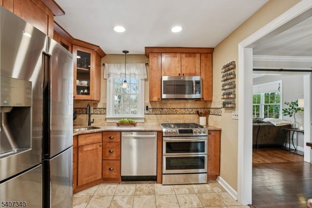 120 Center Ave, Chatham Boro, NJ 07928