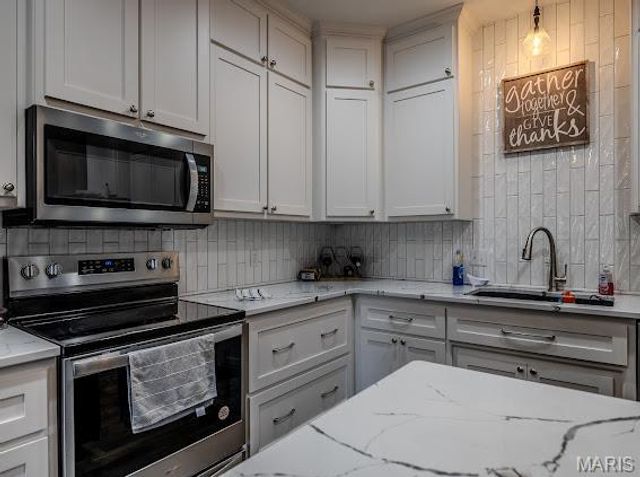 23013 ROCK BLUFF Drive, Richland, MO 65556