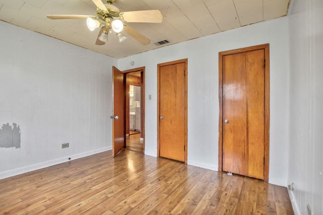 921 W 5th ST, Taylor, TX 76574