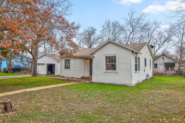 921 W 5th ST, Taylor, TX 76574