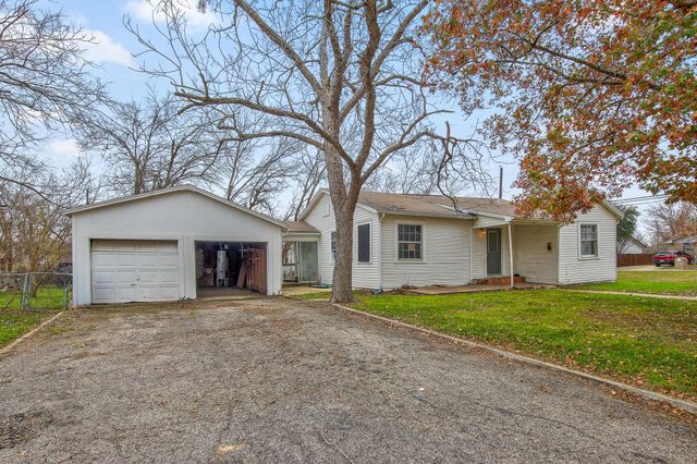 921 W 5th ST, Taylor, TX 76574