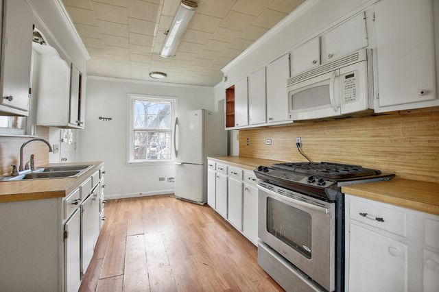 921 W 5th ST, Taylor, TX 76574